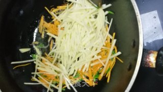 胡萝卜土豆丝的做法步骤：4