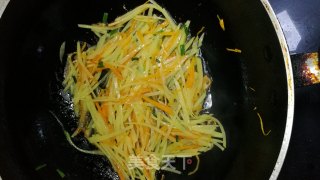 胡萝卜土豆丝的做法步骤：5