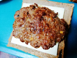 牛肉馅饼三明治的做法步骤：10