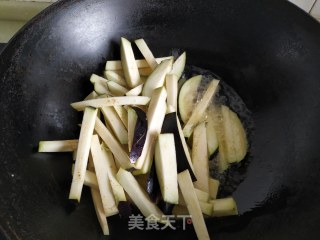 茄子豆角炒肉的做法步骤：2