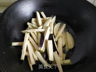 茄子豆角炒肉的做法步骤：2