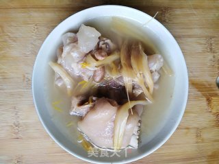 猪蹄炖花生黄花菜的做法步骤：15