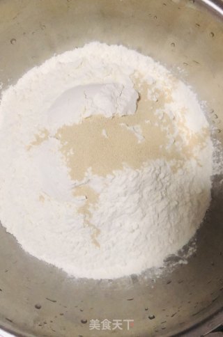 猪肉酸菜包子的做法步骤：1