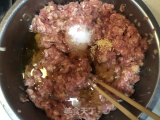 猪肉酸菜包子的做法步骤：8