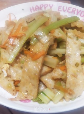 鱼胶粄炒西芹的做法步骤：9