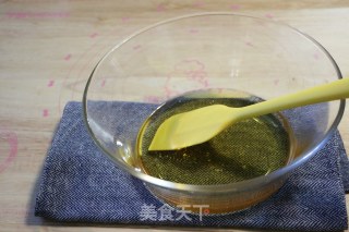 广式黑芝麻莲蓉月饼的做法步骤：4