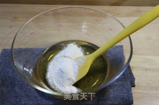 广式黑芝麻莲蓉月饼的做法步骤：5