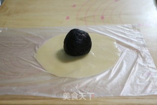 广式黑芝麻莲蓉月饼的做法步骤：9