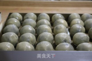 广式黑芝麻莲蓉月饼的做法步骤：10