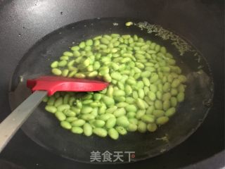 毛豆炒鸡蛋的做法步骤：2