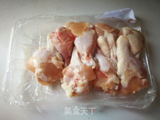 松茸干炖鸡翅根的做法步骤：2