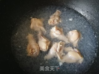 松茸干炖鸡翅根的做法步骤：4