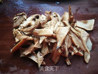 松茸干炖鸡翅根的做法步骤：6