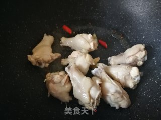 松茸干炖鸡翅根的做法步骤：10