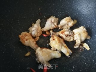 松茸干炖鸡翅根的做法步骤：11