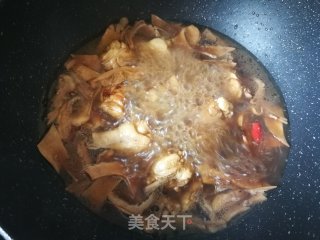 松茸干炖鸡翅根的做法步骤：15