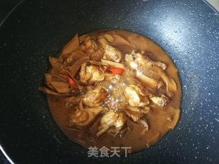 松茸干炖鸡翅根的做法步骤：17