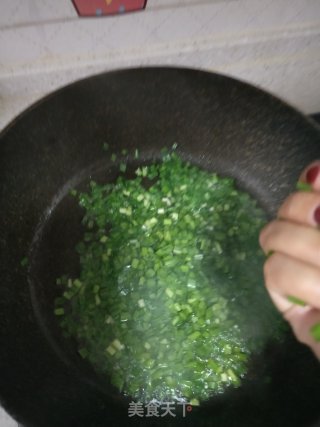韭菜鸡蛋打卤面的做法步骤：2