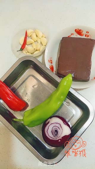 多彩血豆腐的做法步骤：1