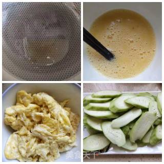 豆妈带你10分钟搞定丝瓜木耳炒鸡蛋的做法步骤：2