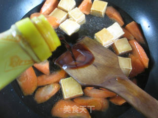 鱼豆腐烧胡萝卜的做法步骤：4