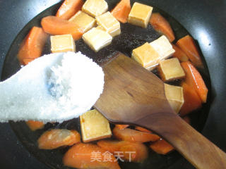 鱼豆腐烧胡萝卜的做法步骤：6