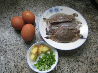鸡蛋炒螃蟹的做法步骤：1
