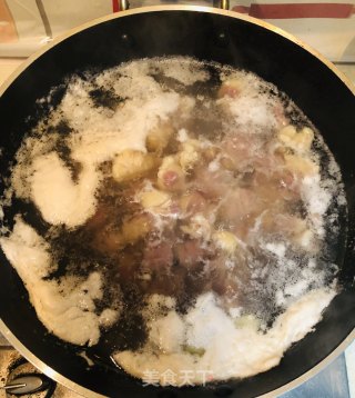 红烧牛肉胡萝卜的做法步骤：2