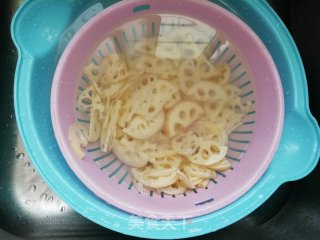 素炒莲藕的做法步骤：2