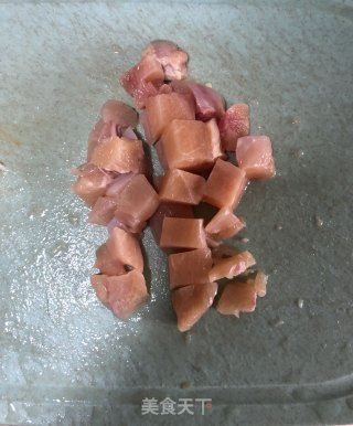 芦笋金菇焖鸡块的做法步骤：2