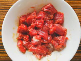 咖喱土豆牛肉的做法步骤：2