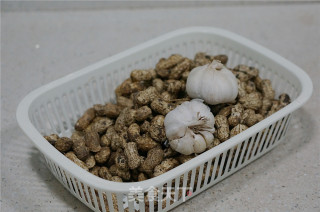 蒜香花生的做法步骤：1