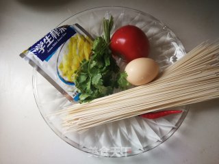 榨菜鸡蛋清汤面的做法步骤：1