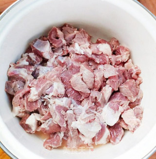红烧牛肉面的做法步骤：1