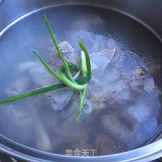 榴莲枸杞鸡汤的做法步骤：3
