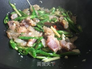 青椒炒牛筋的做法步骤：9