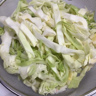 榨菜炒包心菜的做法步骤：1