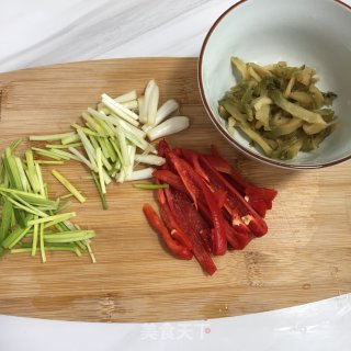 榨菜炒包心菜的做法步骤：2