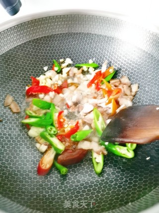韭菜苔炒豆干的做法步骤：8