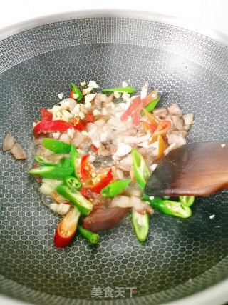 韭菜苔炒豆干的做法步骤：9