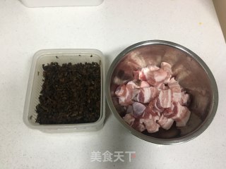 梅干菜烧肉的做法步骤：1