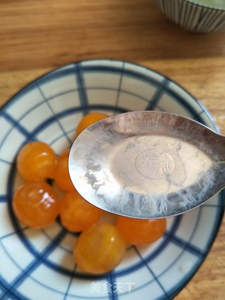 蛋黄酥的做法步骤：1