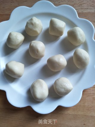 蛋黄酥的做法步骤：6