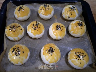 蛋黄酥的做法步骤：16