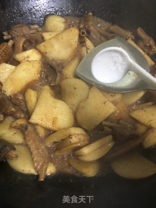 鹅脚翼焖沙葛的做法步骤：11