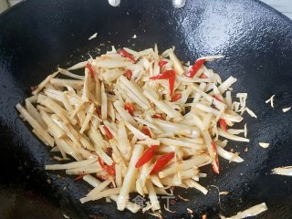 辣炒藕丝的做法步骤：5