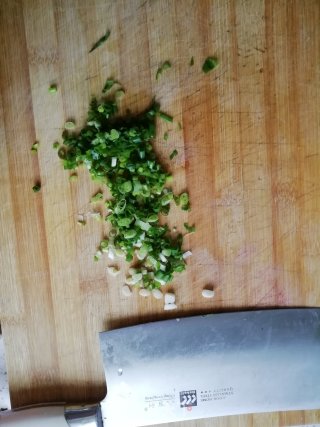 炸葱球饼的做法步骤：2