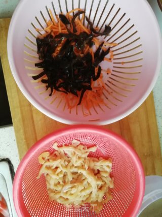 京酱鸡丝的做法步骤：1