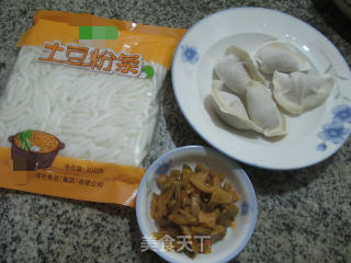 榨菜丝饺子土豆粉条的做法步骤：1