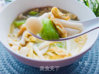 金黄鲜美的丝瓜鸡蛋菌菇汤，简单又低脂，全家都喜欢的做法步骤：11